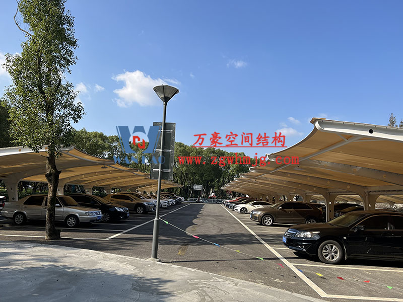 寧波大學(xué)北大門停車場(chǎng)遮陽(yáng)棚改造提升工程完工