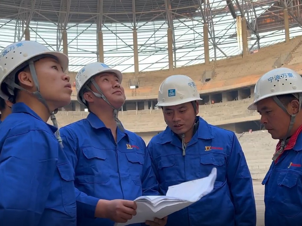 重慶龍興足球場ETFE屋面膜結構工程現(xiàn)場視頻