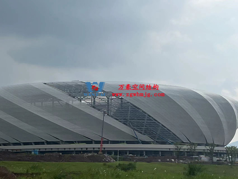 兩江新區(qū)加快建設(shè)龍興足球場(chǎng)（標(biāo)準(zhǔn)不降、工期不延、確保年底建成）