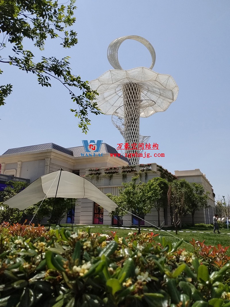 身姿輕盈，造型優(yōu)美的膜結(jié)構(gòu)建筑