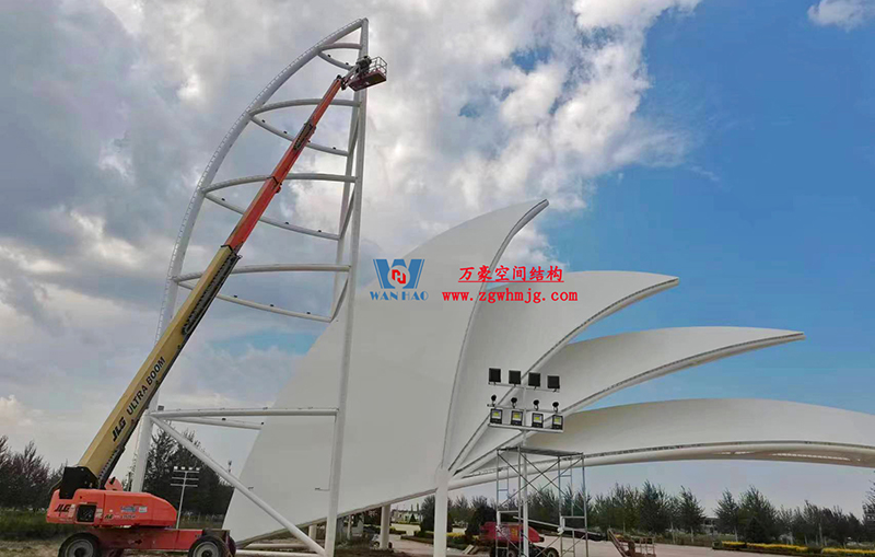 陜西定邊馬蓮灘沙漠公園鋼膜結(jié)構(gòu)工程“奮力快跑”，工程“進(jìn)度條”刷新了!
