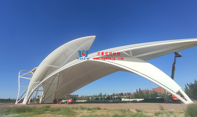 陜西定邊馬蓮灘沙漠公園鋼膜結(jié)構(gòu)工程“奮力快跑”，工程“進(jìn)度條”刷新了!