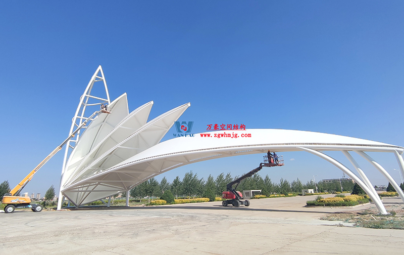 陜西定邊馬蓮灘沙漠公園鋼膜結(jié)構(gòu)工程“奮力快跑”，工程“進度條”刷新了!