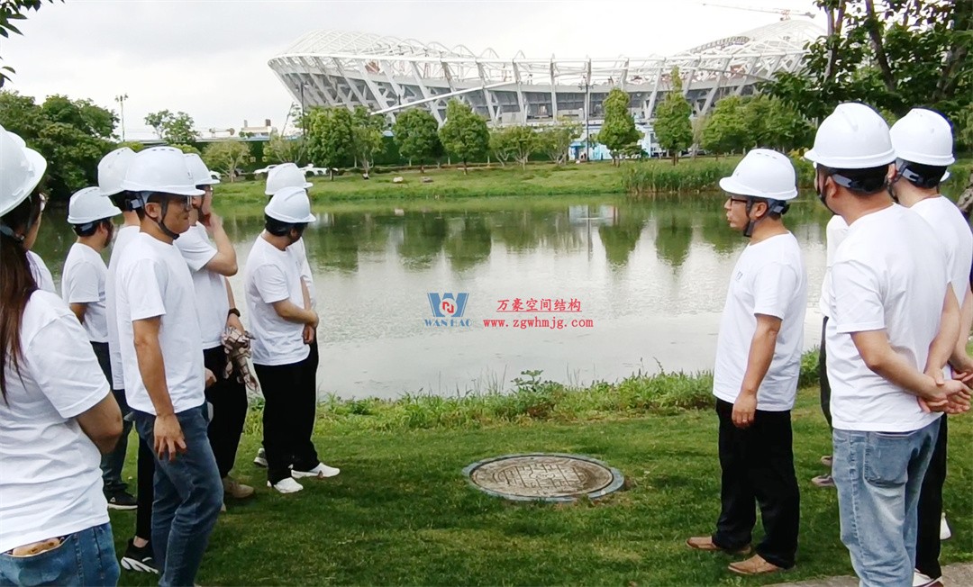 標(biāo)桿引領(lǐng)，智啟未來(lái)——萬(wàn)豪集團(tuán)營(yíng)銷、設(shè)計(jì)與技術(shù)骨干共赴無(wú)錫奧體中心，現(xiàn)場(chǎng)觀摩學(xué)習(xí)解鎖“創(chuàng)新密碼”