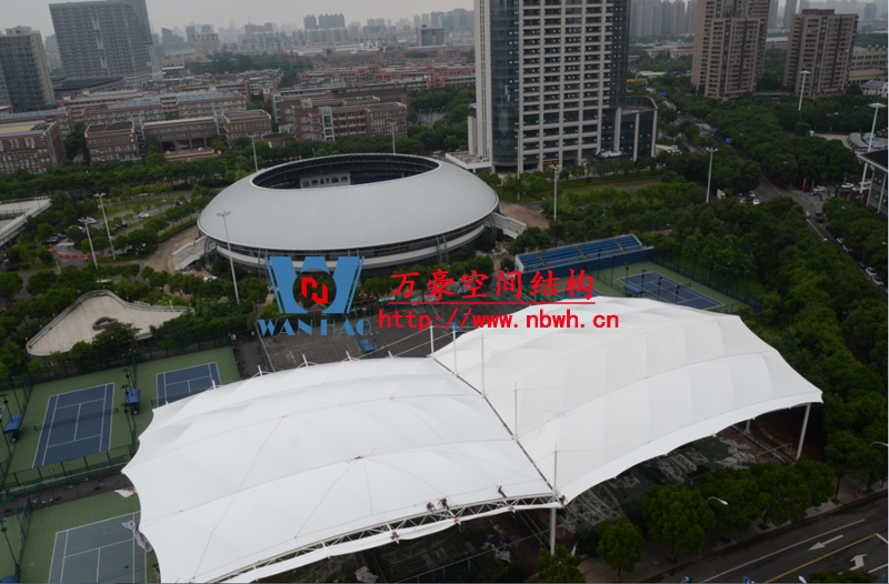 膜結(jié)構(gòu)遮陽雨棚有哪些特點？如何選擇合適的膜結(jié)構(gòu)遮陽棚公司？