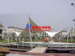 膜結構遮陽棚有哪些特點？哪些場所可以使用膜結構遮陽蓬？