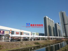 新型膜結(jié)構(gòu)車棚的優(yōu)點(diǎn)有哪些？膜結(jié)構(gòu)車棚優(yōu)勢(shì)具體體現(xiàn)在哪些方面？