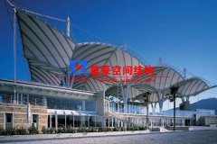 景觀張拉膜結(jié)構(gòu)有哪些性能特點(diǎn)？