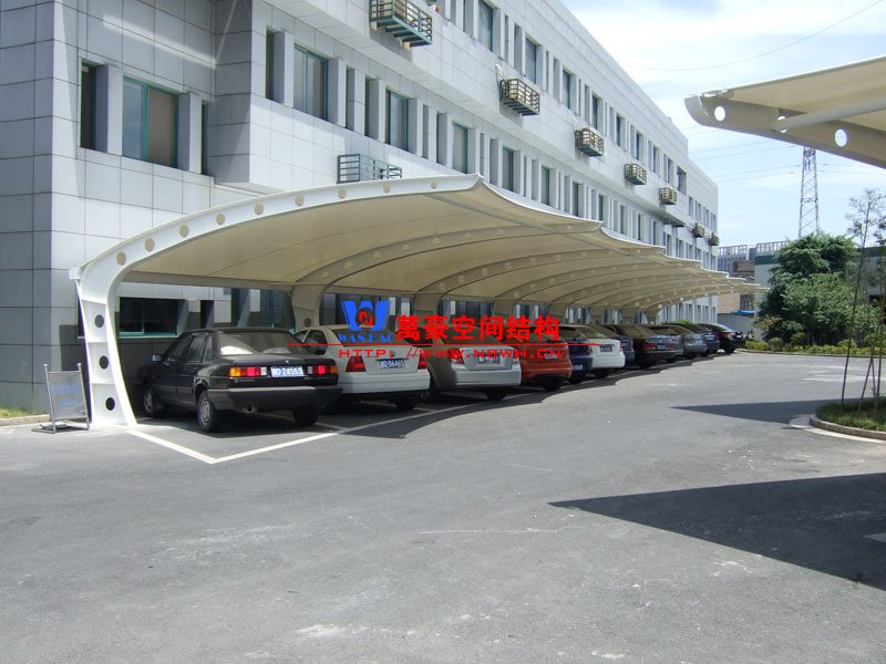 汽車(chē)膜結(jié)構(gòu)車(chē)棚尺寸