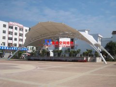 舞臺膜結(jié)構(gòu)具有哪些特性？張拉膜結(jié)構(gòu)舞臺有什么優(yōu)勢特點(diǎn)？