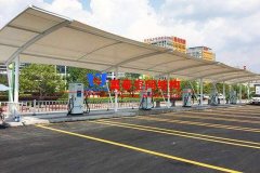 充電樁膜結(jié)構(gòu)車棚有什么特點？為何如此受歡迎？